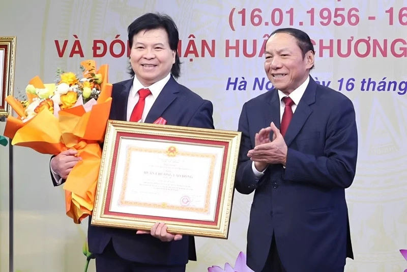 2 NSND và đạo diễn phim bom tấn của Việt Nam được trao Huân chương Lao động là ai?