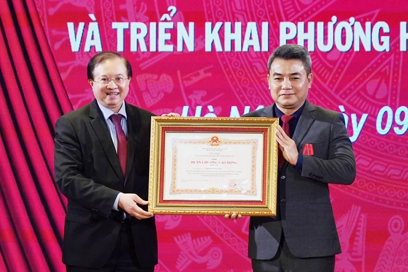 2 NSND và đạo diễn phim bom tấn của Việt Nam được trao Huân chương Lao động là ai?