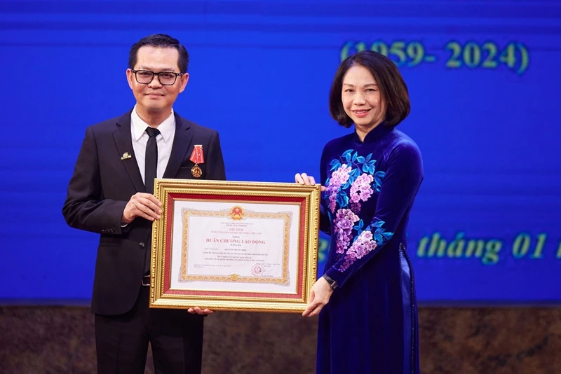 2 NSND và đạo diễn phim bom tấn của Việt Nam được trao Huân chương Lao động là ai?