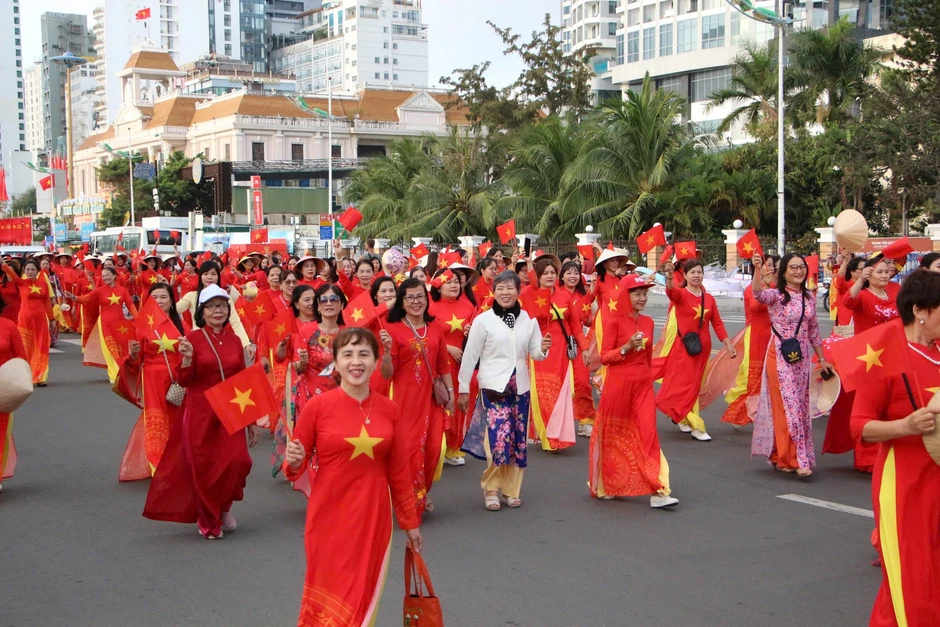 3.000 'bóng hồng' phủ kín quảng trường trong ngày Quốc tế Phụ nữ 3.000 'bóng hồng' phủ kín quảng trường trong ngày Quốc tế Phụ nữ