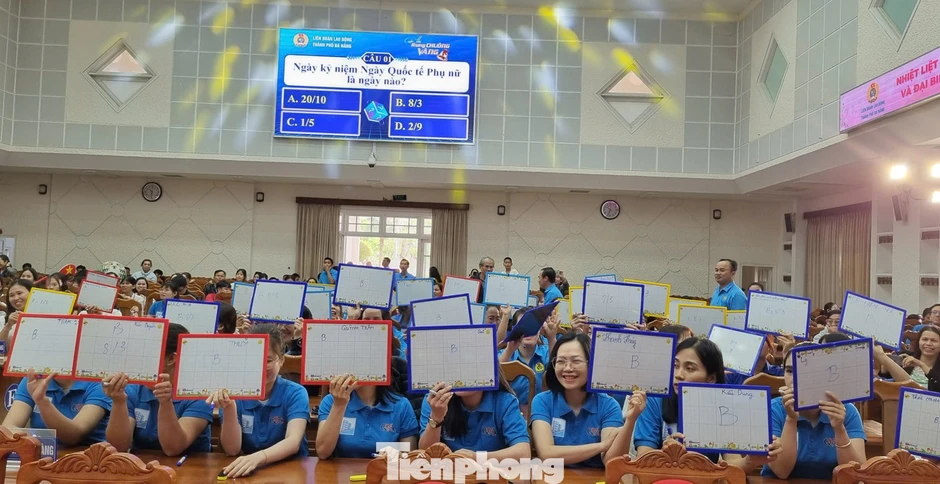 3.000 'bóng hồng' phủ kín quảng trường trong ngày Quốc tế Phụ nữ 3.000 'bóng hồng' phủ kín quảng trường trong ngày Quốc tế Phụ nữ