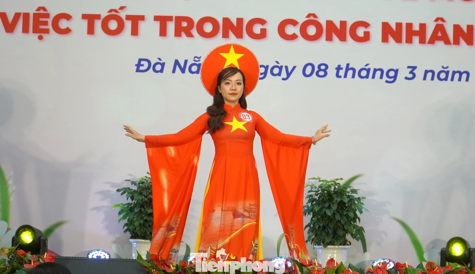 3.000 'bóng hồng' phủ kín quảng trường trong ngày Quốc tế Phụ nữ 3.000 'bóng hồng' phủ kín quảng trường trong ngày Quốc tế Phụ nữ