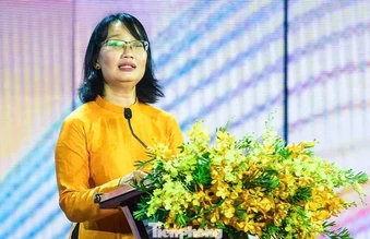 400 bộ áo dài bao phủ phố đi bộ Nguyễn Huệ