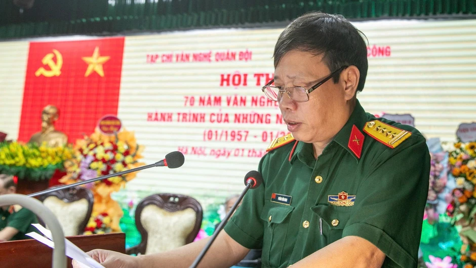 70 năm văn nghệ Quân đội trong hành trình nhà văn-chiến sĩ 70 năm văn nghệ Quân đội trong hành trình nhà văn-chiến sĩ