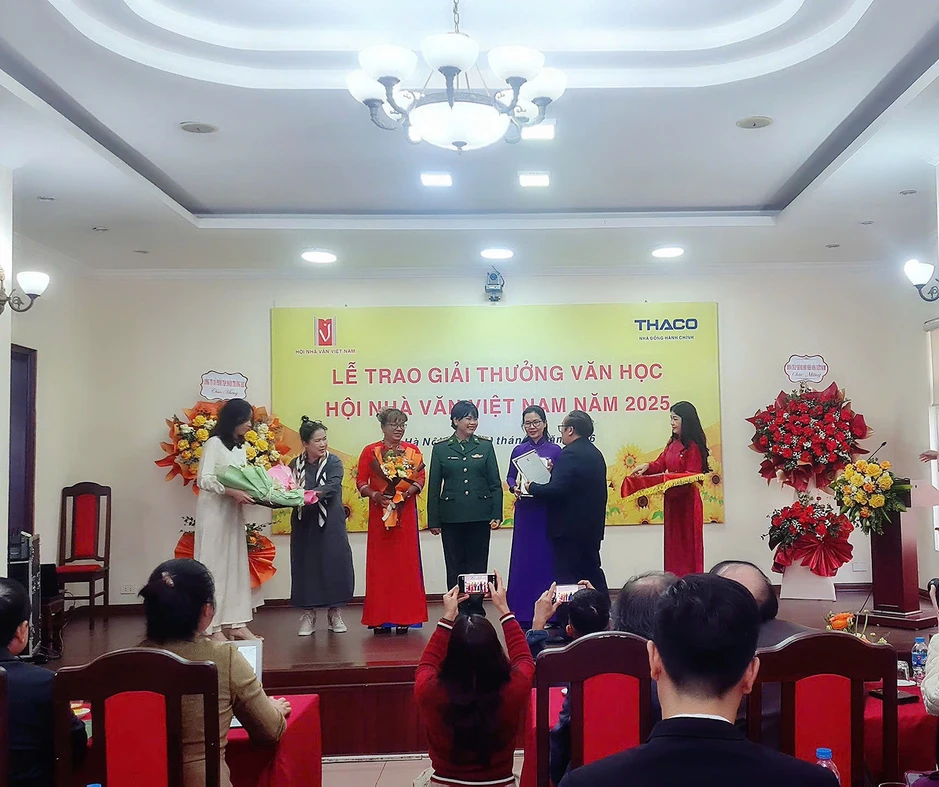 9 tác giả nhận hơn 200 triệu đồng Giải thưởng Văn học Hội Nhà văn 2025 9 tác giả nhận hơn 200 triệu đồng Giải thưởng Văn học Hội Nhà văn 2025