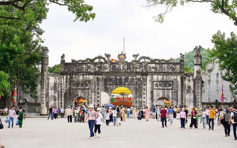Á hậu Vân Nhi trải nghiệm không gian di sản Côn Sơn - Kiếp Bạc Á hậu Vân Nhi trải nghiệm không gian di sản Côn Sơn - Kiếp Bạc