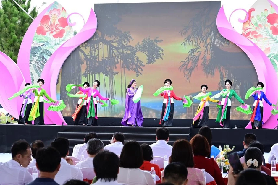 Á hậu Vân Nhi trải nghiệm không gian di sản Côn Sơn - Kiếp Bạc Á hậu Vân Nhi trải nghiệm không gian di sản Côn Sơn - Kiếp Bạc
