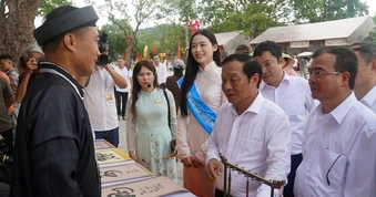 Á hậu Vân Nhi trải nghiệm không gian di sản Côn Sơn - Kiếp Bạc