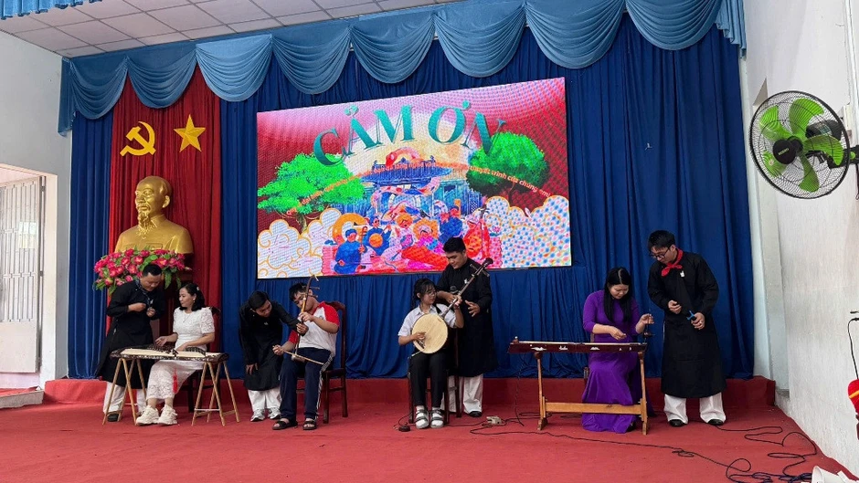 Ai đang 'tiếp tay' phá nát cải lương? Ai đang 'tiếp tay' phá nát cải lương?