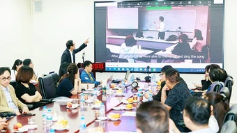 AI vào lớp cùng tiếng Việt