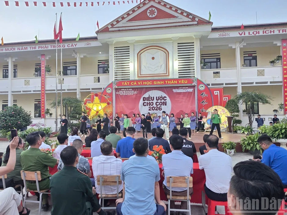 Ấm áp Trung thu “Điều ước cho con” giữa núi rừng Bản Liền Ấm áp Trung thu “Điều ước cho con” giữa núi rừng Bản Liền