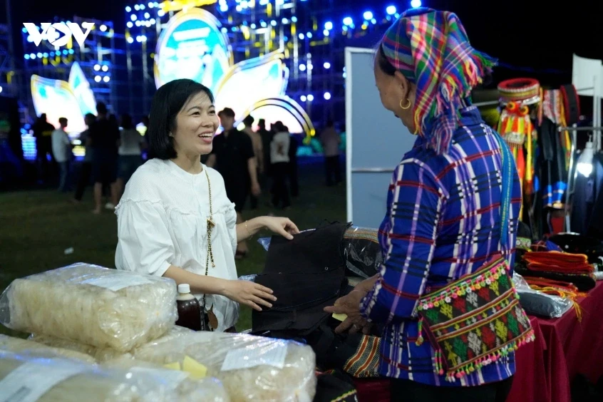 Ấn tượng đêm nghệ thuật “Di sản ngân vang giữa đại ngàn Ba Bể”