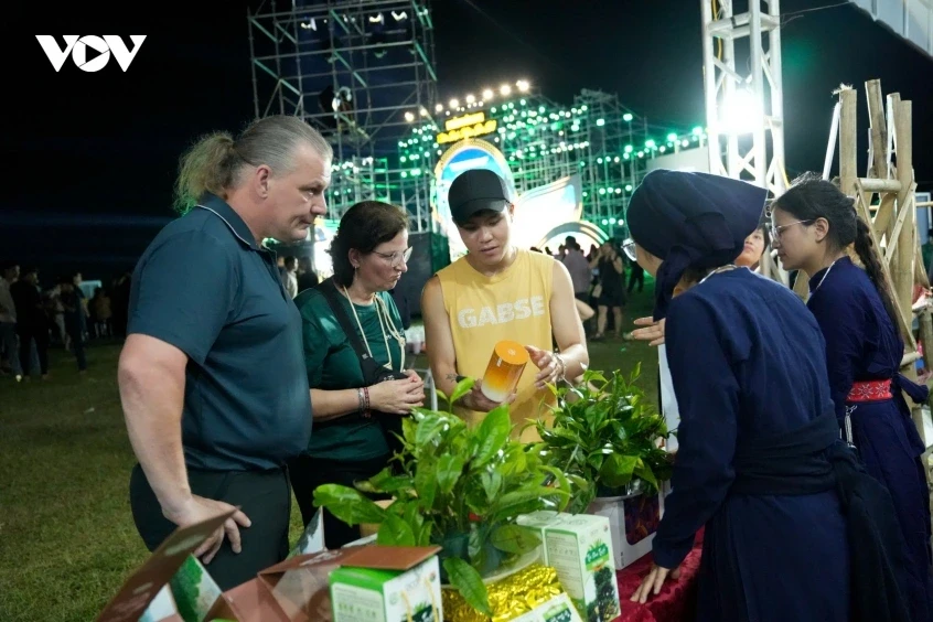 Ấn tượng đêm nghệ thuật “Di sản ngân vang giữa đại ngàn Ba Bể”