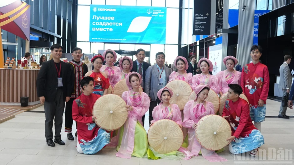 Ấn tượng Việt Nam tại Diễn đàn Pháp lý quốc tế Saint Petersburg Ấn tượng Việt Nam tại Diễn đàn Pháp lý quốc tế Saint Petersburg