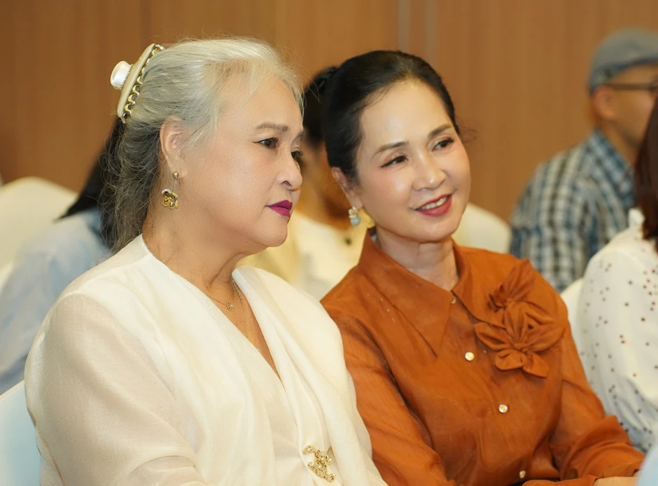 'Anh Hùng' của Thái Hòa cạnh tranh phim 700 tỷ đồng của đạo diễn Đặng Thái Huyền 'Anh Hùng' của Thái Hòa cạnh tranh phim 700 tỷ đồng của đạo diễn Đặng Thái Huyền