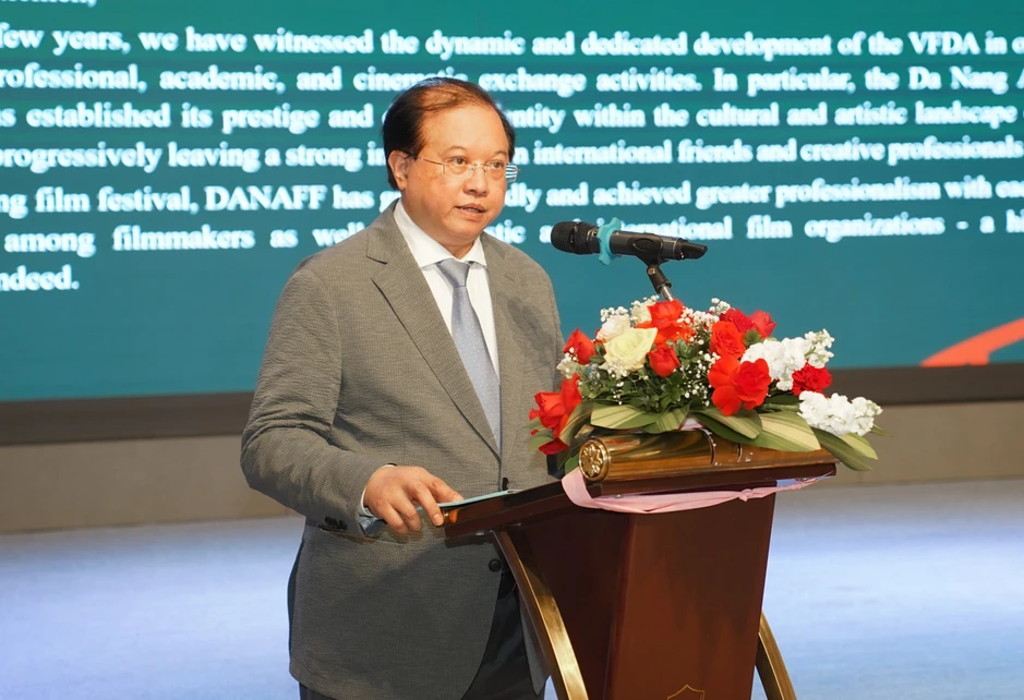 'Anh Hùng' của Thái Hòa cạnh tranh phim 700 tỷ đồng của đạo diễn Đặng Thái Huyền 'Anh Hùng' của Thái Hòa cạnh tranh phim 700 tỷ đồng của đạo diễn Đặng Thái Huyền