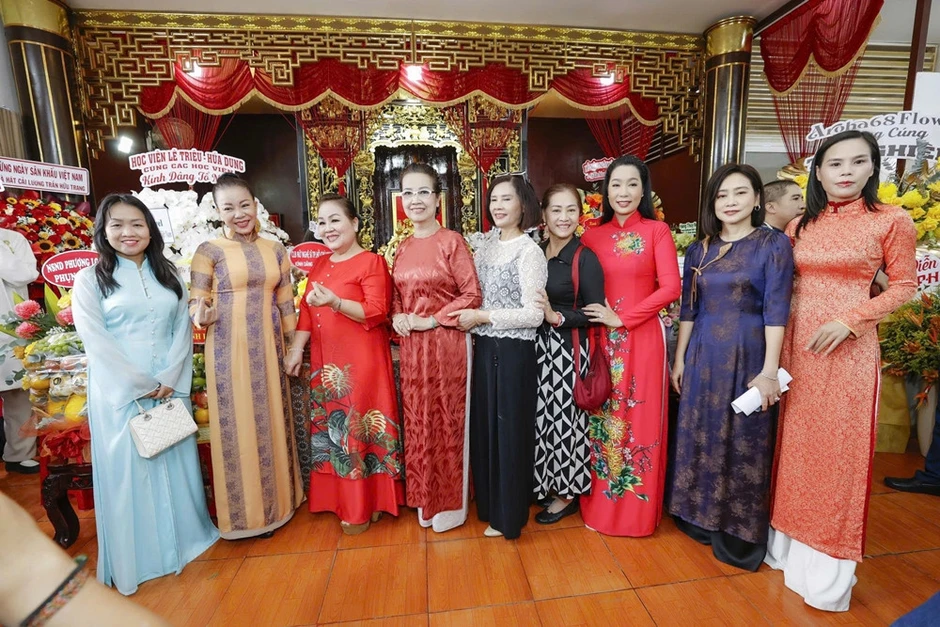 Áp lực của NSND Trịnh Kim Chi trong 3 tháng nhận 3 chức vụ mới Áp lực của NSND Trịnh Kim Chi trong 3 tháng nhận 3 chức vụ mới