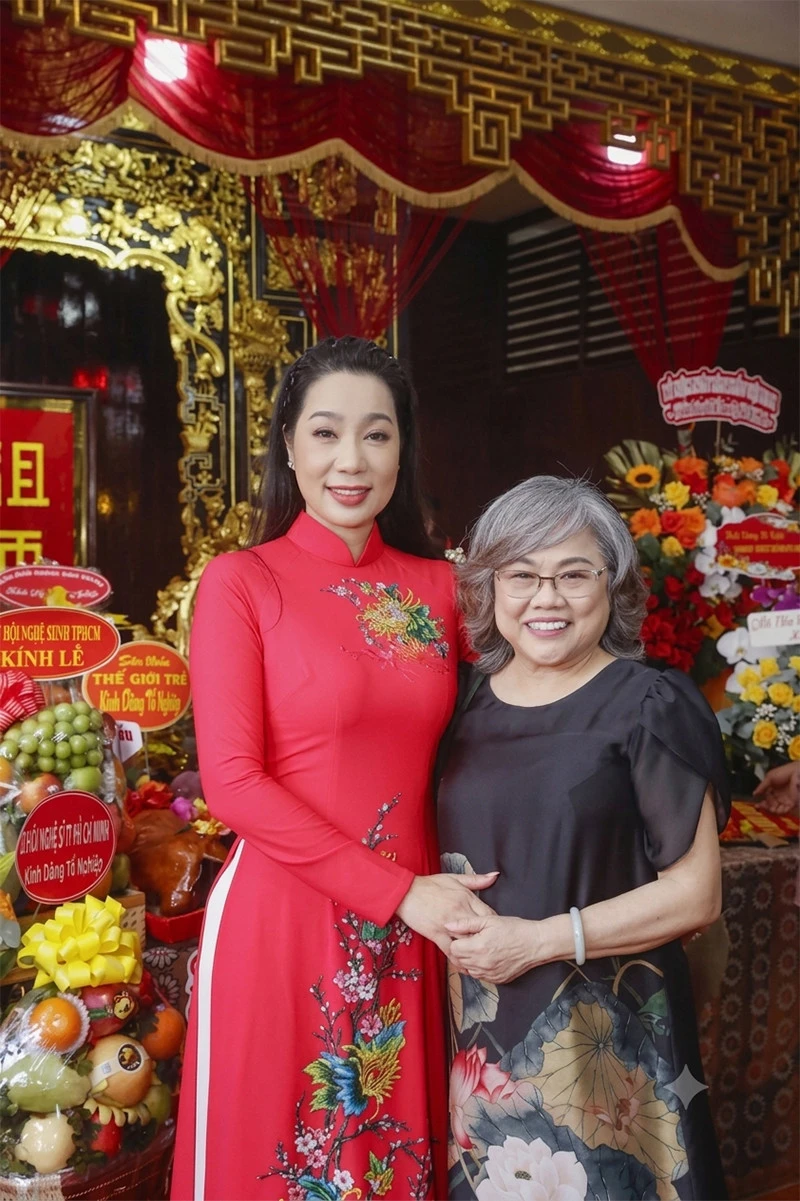 Áp lực của NSND Trịnh Kim Chi trong 3 tháng nhận 3 chức vụ mới Áp lực của NSND Trịnh Kim Chi trong 3 tháng nhận 3 chức vụ mới