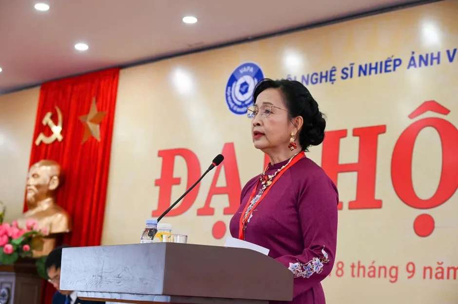 Bà Trần Thị Thu Đông tiếp tục được bầu giữ chức Chủ tịch Hội Nghệ sĩ Nhiếp ảnh Việt Nam Bà Trần Thị Thu Đông tiếp tục được bầu giữ chức Chủ tịch Hội Nghệ sĩ Nhiếp ảnh Việt Nam