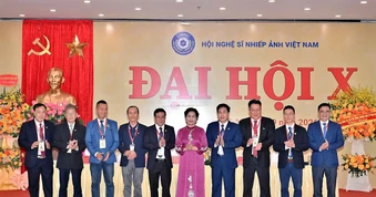 Bà Trần Thị Thu Đông tiếp tục được bầu giữ chức Chủ tịch Hội Nghệ sĩ Nhiếp ảnh Việt Nam