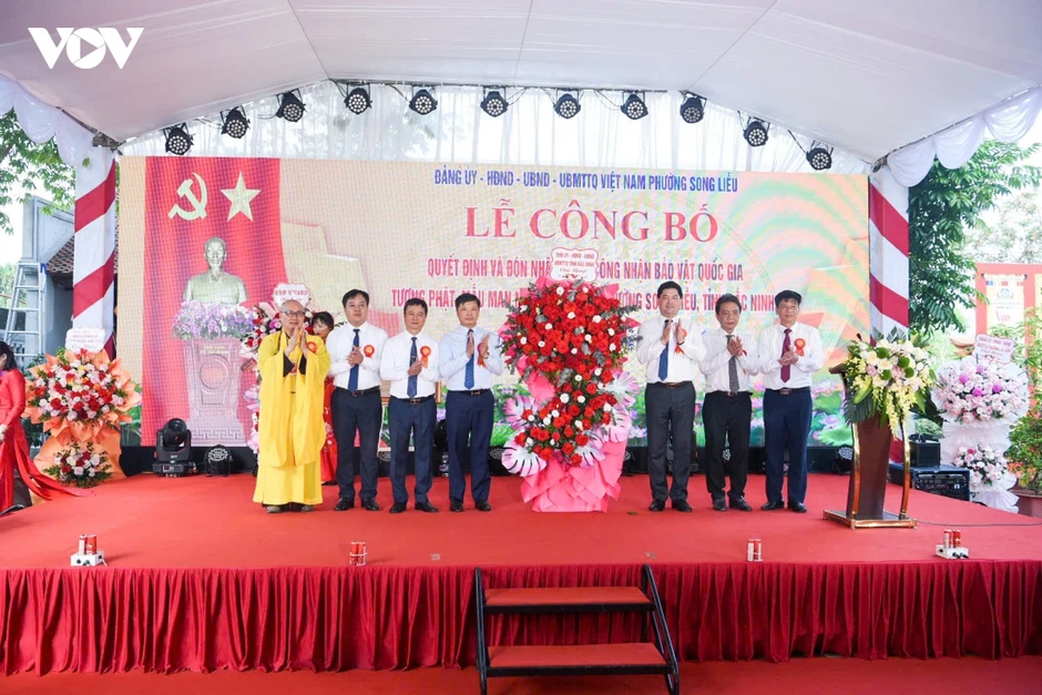 Bắc Ninh đón nhận bằng công nhận Bảo vật quốc gia Tượng Phật Mẫu Man Nương tại chùa Tổ Bắc Ninh đón nhận bằng công nhận Bảo vật quốc gia Tượng Phật Mẫu Man Nương tại chùa Tổ
