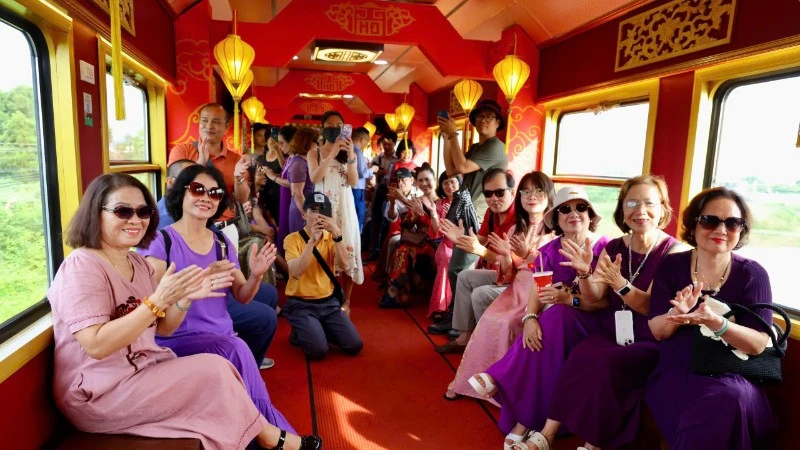 Bản sắc riêng của chuyến tàu "Kết nối di sản miền trung" Bản sắc riêng của chuyến tàu "Kết nối di sản miền trung"