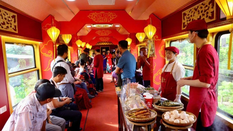 Bản sắc riêng của chuyến tàu "Kết nối di sản miền trung" Bản sắc riêng của chuyến tàu "Kết nối di sản miền trung"