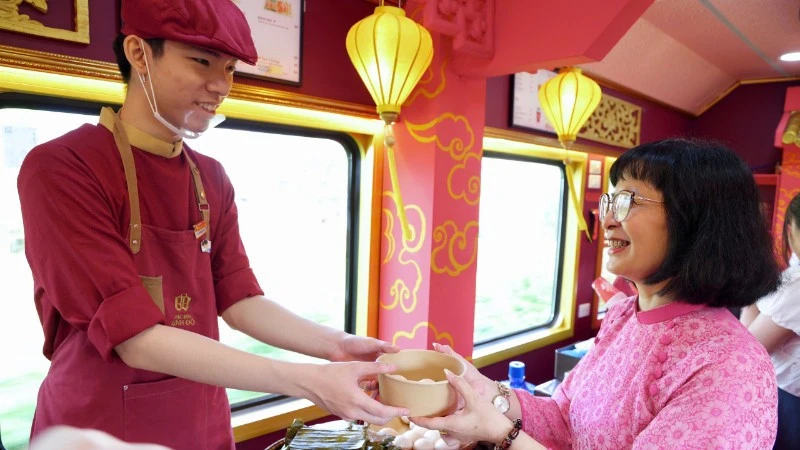 Bản sắc riêng của chuyến tàu "Kết nối di sản miền trung" Bản sắc riêng của chuyến tàu "Kết nối di sản miền trung"