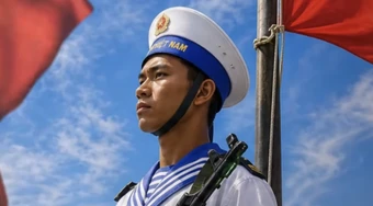 Bản tình ca gửi người lính nơi đầu sóng ngọn gió