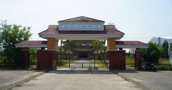 Bảo tàng 'ngủ quên' giữa vườn cỏ dại