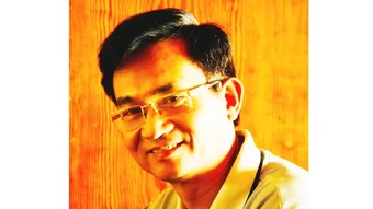Báo và thơ đều đi tìm sự thật
