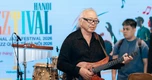 Bí mật đằng sau màn biến hóa guitar thành đàn bầu của nhạc sĩ Nguyên Lê