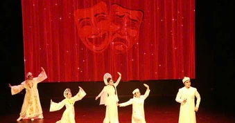 Bình Tinh và 'Nhật thực' bội thu giải thưởng trên sân khấu quốc tế