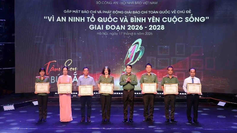 Bộ Công an phát động Giải Báo chí toàn quốc “Vì an ninh Tổ quốc và bình yên cuộc sống" Bộ Công an phát động Giải Báo chí toàn quốc “Vì an ninh Tổ quốc và bình yên cuộc sống"