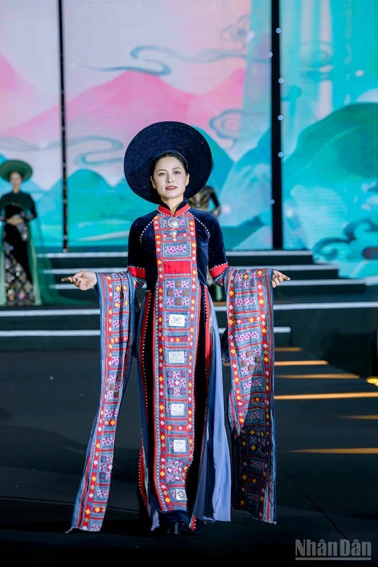 Bộ sưu tập áo dài Việt Nam của nhà thiết kế Hàn Phượng mở màn Global Fashion Week All Stars 2026 Bộ sưu tập áo dài Việt Nam của nhà thiết kế Hàn Phượng mở màn Global Fashion Week All Stars 2026