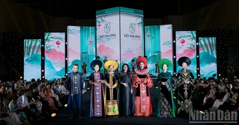 Bộ sưu tập áo dài Việt Nam của nhà thiết kế Hàn Phượng mở màn Global Fashion Week All Stars 2026