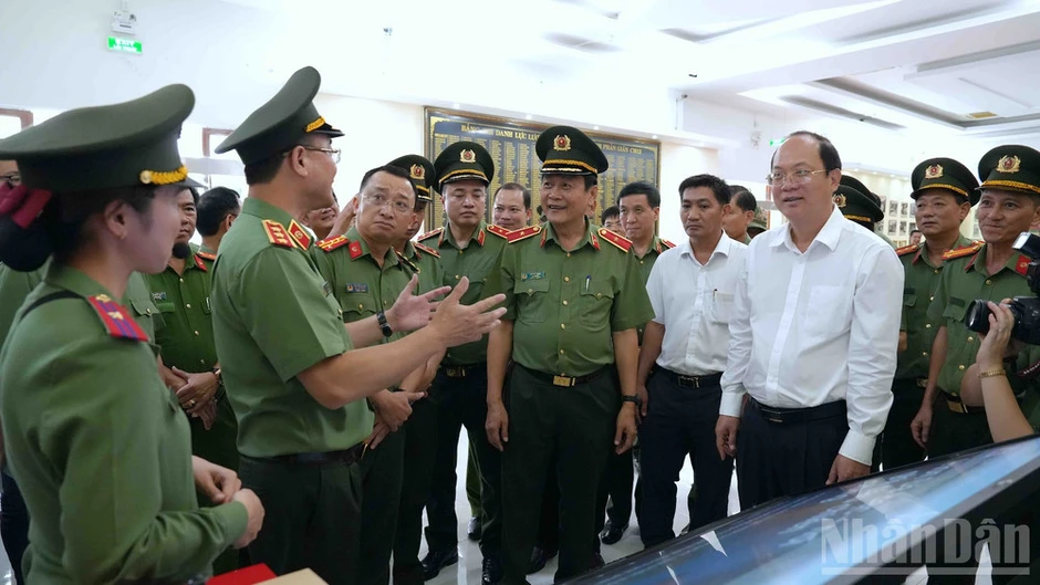Cà Mau tiếp nhận 500 căn nhà, hoàn thành nâng cấp di tích quốc gia Hòn Đá Bạc Cà Mau tiếp nhận 500 căn nhà, hoàn thành nâng cấp di tích quốc gia Hòn Đá Bạc
