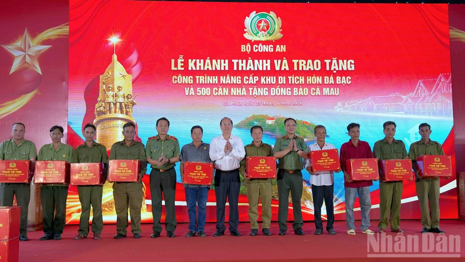 Cà Mau tiếp nhận 500 căn nhà, hoàn thành nâng cấp di tích quốc gia Hòn Đá Bạc Cà Mau tiếp nhận 500 căn nhà, hoàn thành nâng cấp di tích quốc gia Hòn Đá Bạc