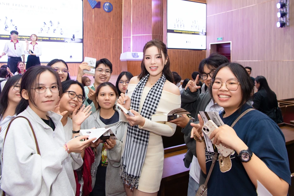 Các hoa hậu, nghệ sĩ chia sẻ hành trình theo đuổi đam mê với sinh viên