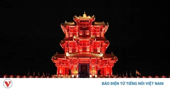 Cận cảnh tháp chuông Tây Yên Tử lung linh về đêm ở Bắc Ninh