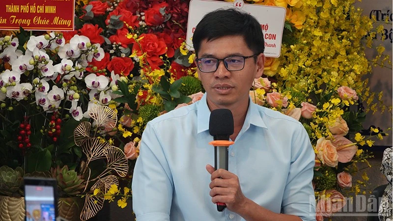 Câu chuyện về thế hệ nghệ sĩ dấn thân trong hồi ký “Chân cứng đá mềm” của nhà văn Xuân Phượng Câu chuyện về thế hệ nghệ sĩ dấn thân trong hồi ký “Chân cứng đá mềm” của nhà văn Xuân Phượng