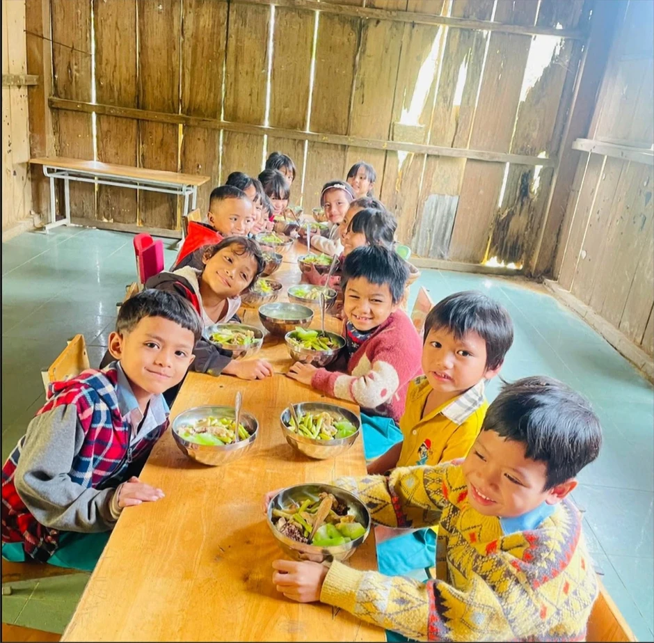 Chàng kỹ sư 16 năm 'trèo đèo, lội suối' xây trường vùng cao Chàng kỹ sư 16 năm 'trèo đèo, lội suối' xây trường vùng cao