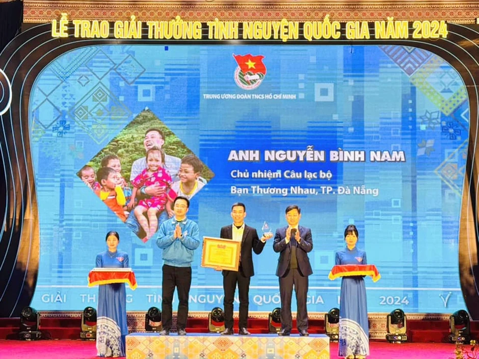 Chàng kỹ sư 16 năm 'trèo đèo, lội suối' xây trường vùng cao Chàng kỹ sư 16 năm 'trèo đèo, lội suối' xây trường vùng cao
