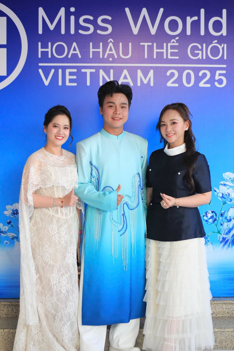 Cháu gái NSƯT Vũ Linh ngả ngớn dung tục và chuyện chi tiền để hát với diva, NSND Cháu gái NSƯT Vũ Linh ngả ngớn dung tục và chuyện chi tiền để hát với diva, NSND