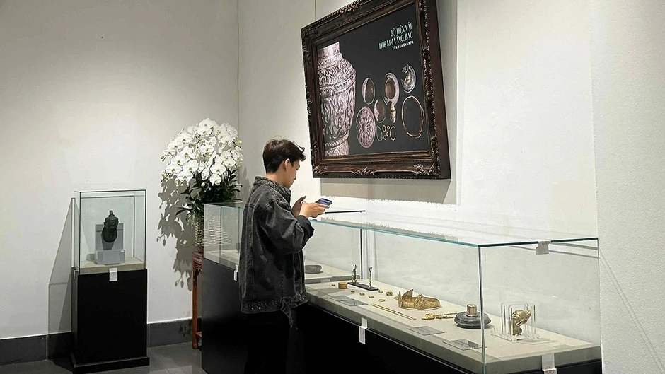 Chiêm ngưỡng bảo vật quốc gia và nhiều hiện vật quý tại bảo tàng Mỹ thuật Việt Nam Chiêm ngưỡng bảo vật quốc gia và nhiều hiện vật quý tại bảo tàng Mỹ thuật Việt Nam
