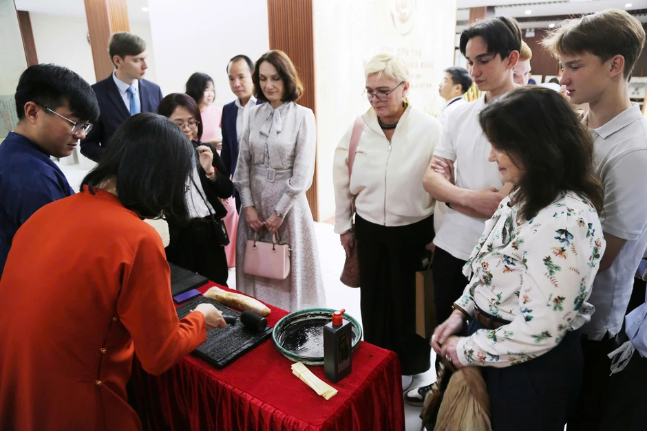 Chiêm ngưỡng Châu phê của các Hoàng đế triều Nguyễn