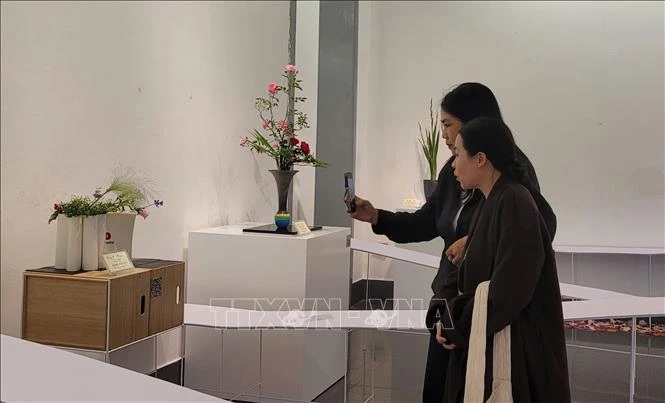 Chiêm ngưỡng nghệ thuật hoa đạo Nhật Bản trong không gian văn hóa Hà Nội Chiêm ngưỡng nghệ thuật hoa đạo Nhật Bản trong không gian văn hóa Hà Nội