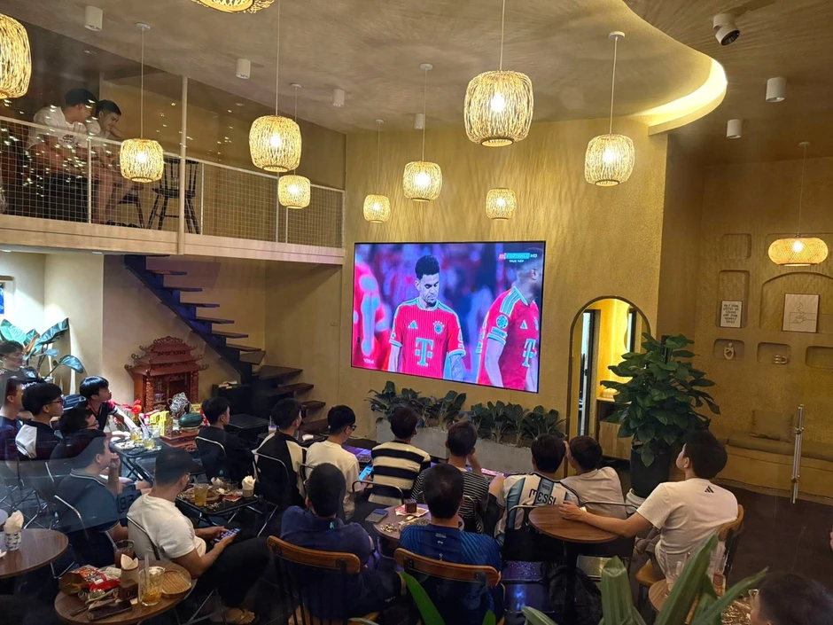 Chiếu World Cup phục vụ khách, quán cà phê có phải trả phí bản quyền? Chiếu World Cup phục vụ khách, quán cà phê có phải trả phí bản quyền?