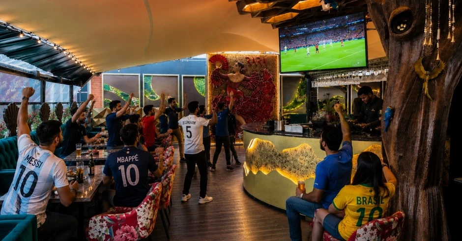 Chiếu World Cup phục vụ khách, quán cà phê có phải trả phí bản quyền? Chiếu World Cup phục vụ khách, quán cà phê có phải trả phí bản quyền?