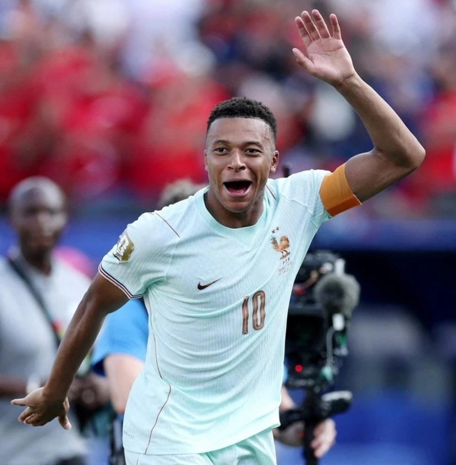 Chiếu World Cup phục vụ khách, quán cà phê có phải trả phí bản quyền? Chiếu World Cup phục vụ khách, quán cà phê có phải trả phí bản quyền?